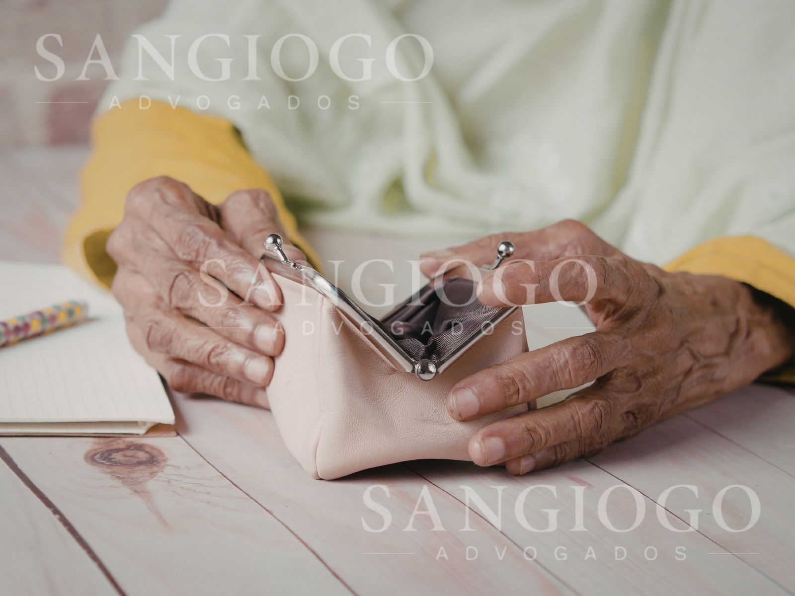 Seu Contracheque Está Sendo Consumido por Consignados? Você Pode Estar Sendo Cobrado Ilegalmente