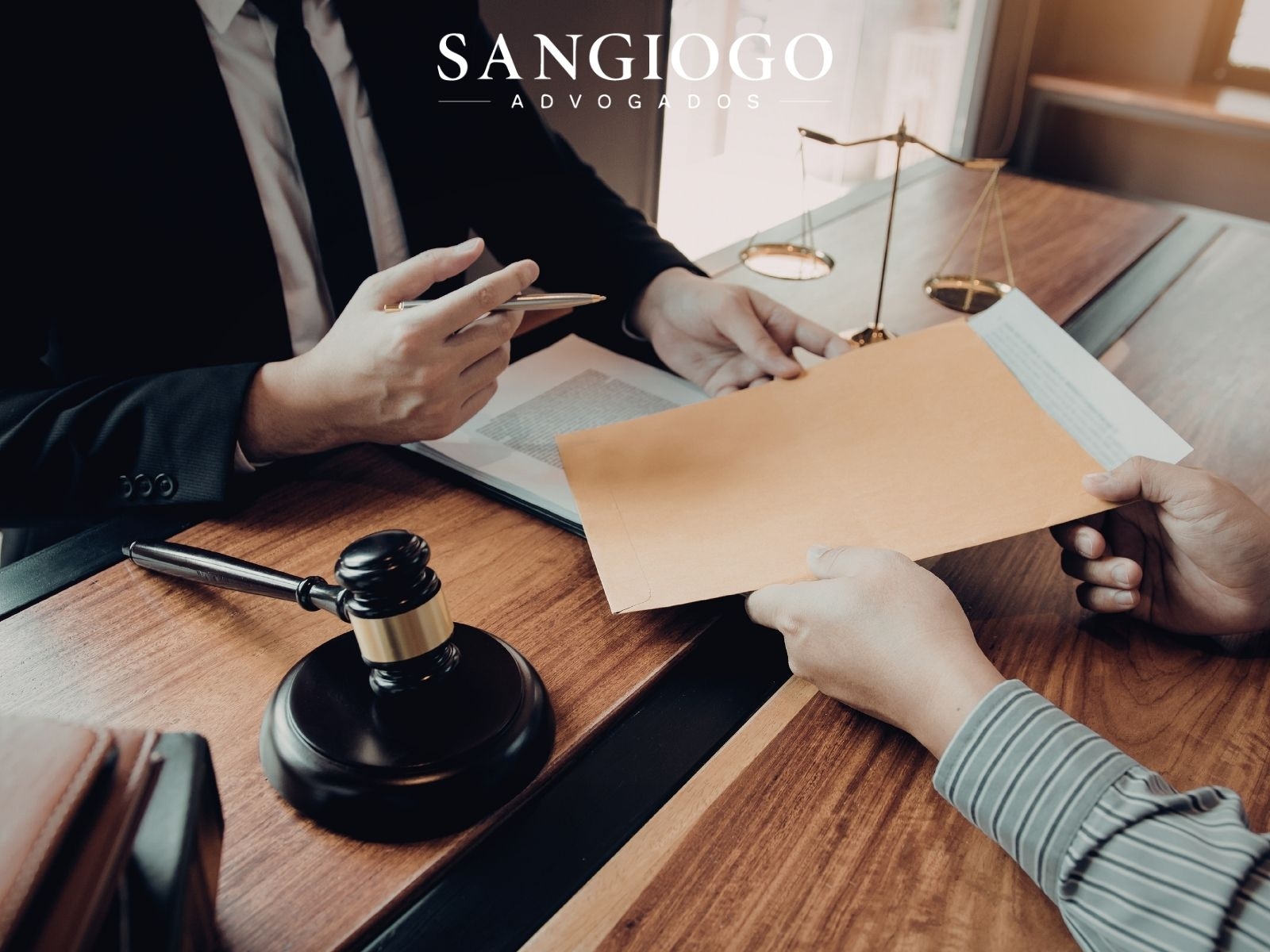 Usucapião por Abandono de Lar: Quando um Cônjuge Pode Ficar com o Imóvel Sozinho